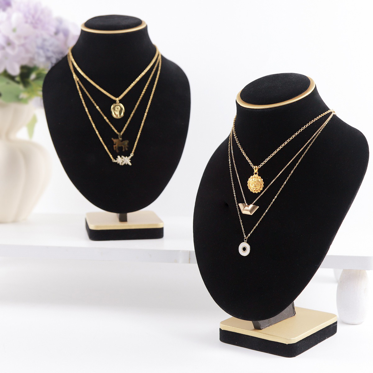 Body Black Velvet Jewelry Bust - Body Jewelry Stores 评论和价格