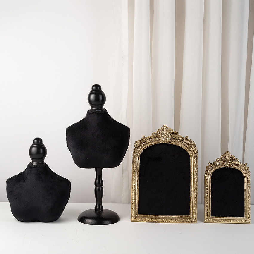 Black Velvet Bust Form Jewelry - Body Jewelry Stores 评论和价格